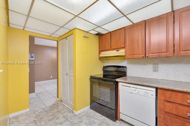 合同活跃: $140,000 (1 贝兹, 1 浴室, 760 平方英尺)