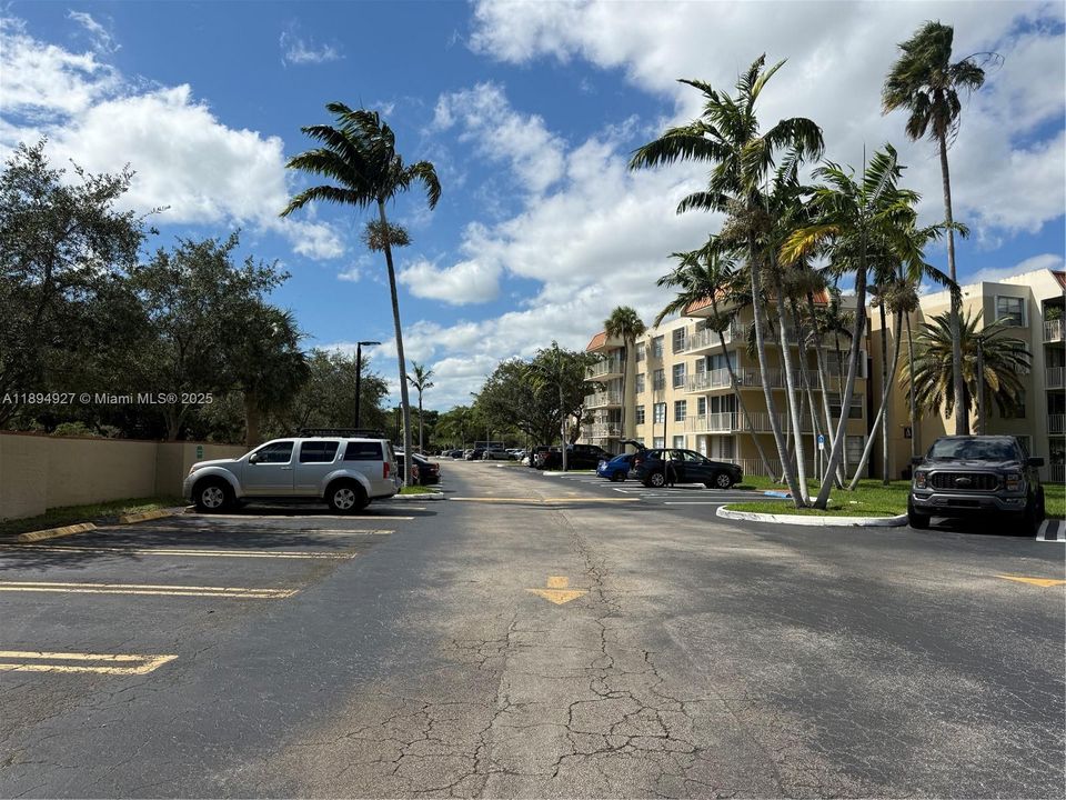 For Sale: $299,000 (2 beds, 1 baths, 997 Square Feet)