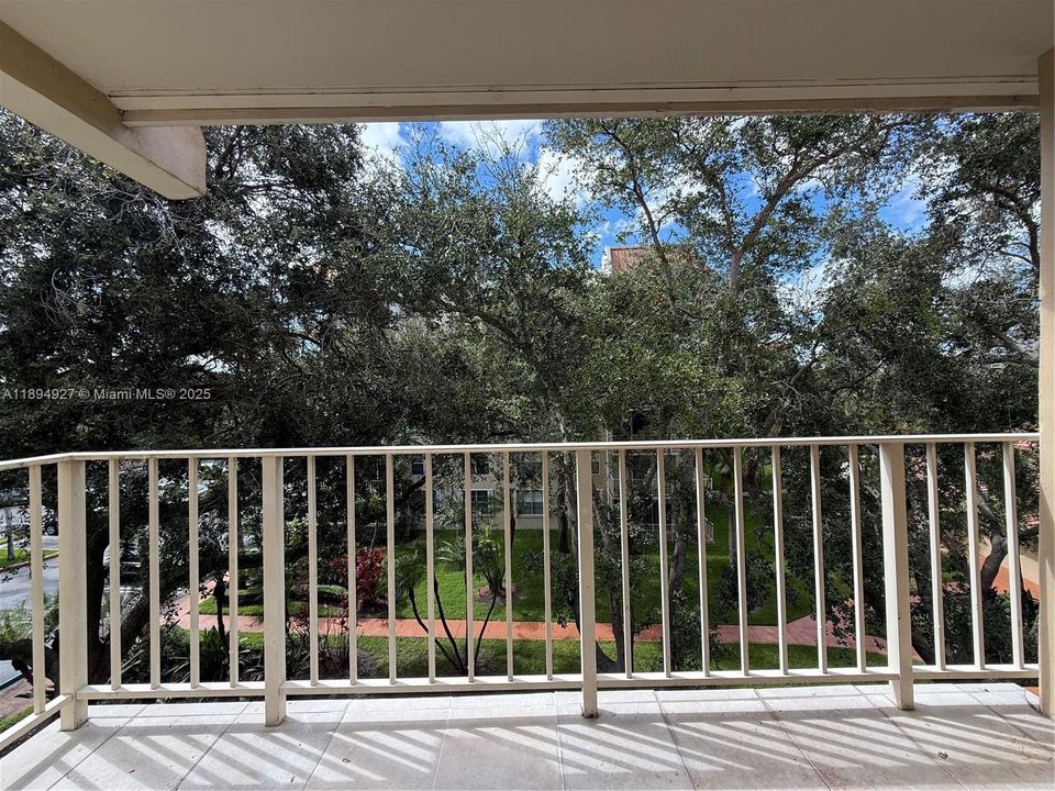 For Sale: $299,000 (2 beds, 1 baths, 997 Square Feet)