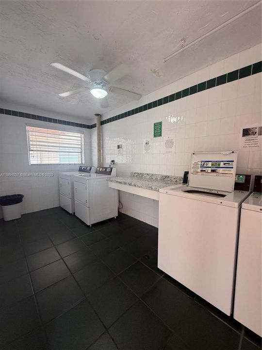 For Sale: $299,000 (2 beds, 1 baths, 997 Square Feet)