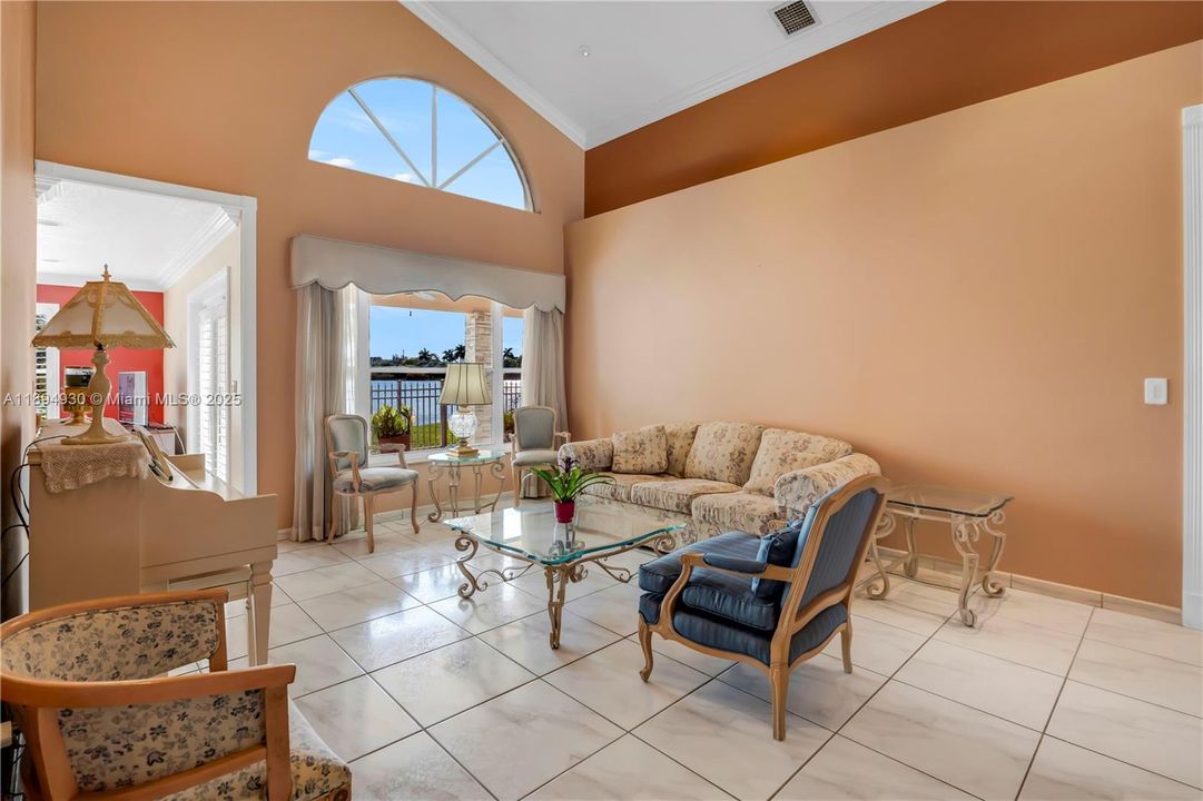 На продажу: $840,000 (4 спален, 2 ванн, 2463 Квадратных фут)