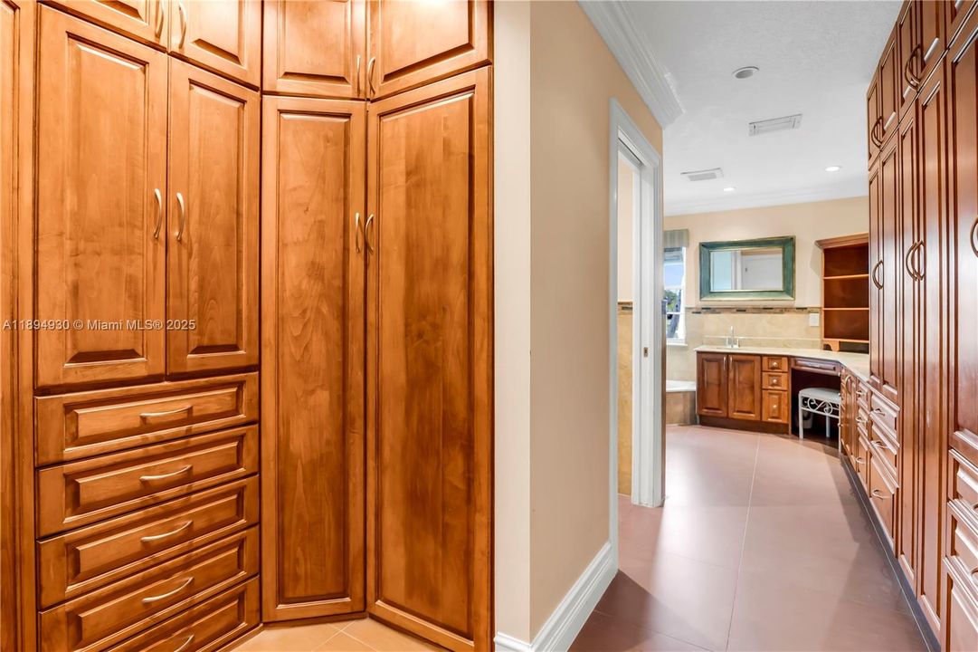 На продажу: $840,000 (4 спален, 2 ванн, 2463 Квадратных фут)