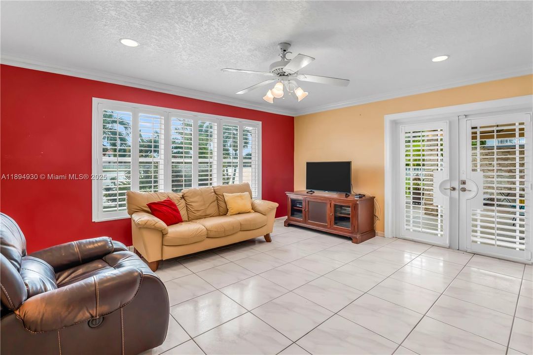 На продажу: $840,000 (4 спален, 2 ванн, 2463 Квадратных фут)