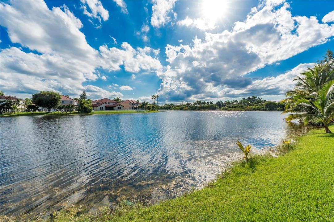 На продажу: $840,000 (4 спален, 2 ванн, 2463 Квадратных фут)