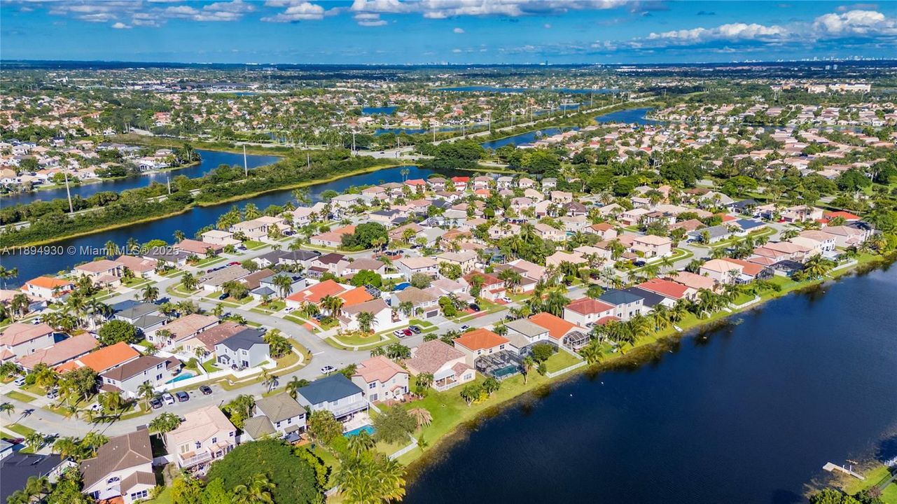 На продажу: $840,000 (4 спален, 2 ванн, 2463 Квадратных фут)