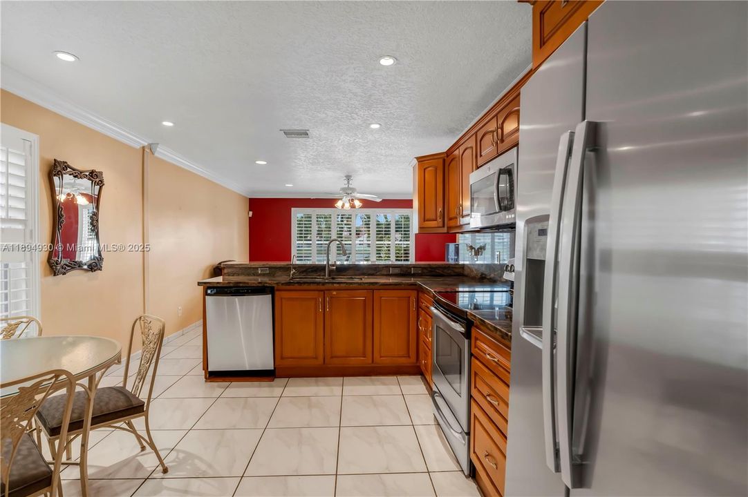 На продажу: $840,000 (4 спален, 2 ванн, 2463 Квадратных фут)