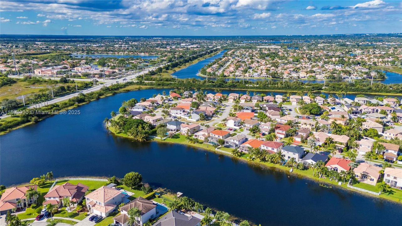 На продажу: $840,000 (4 спален, 2 ванн, 2463 Квадратных фут)