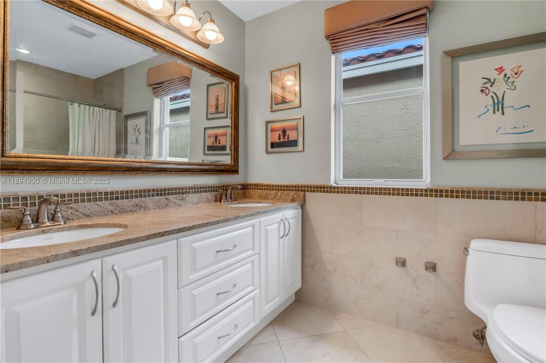 На продажу: $840,000 (4 спален, 2 ванн, 2463 Квадратных фут)