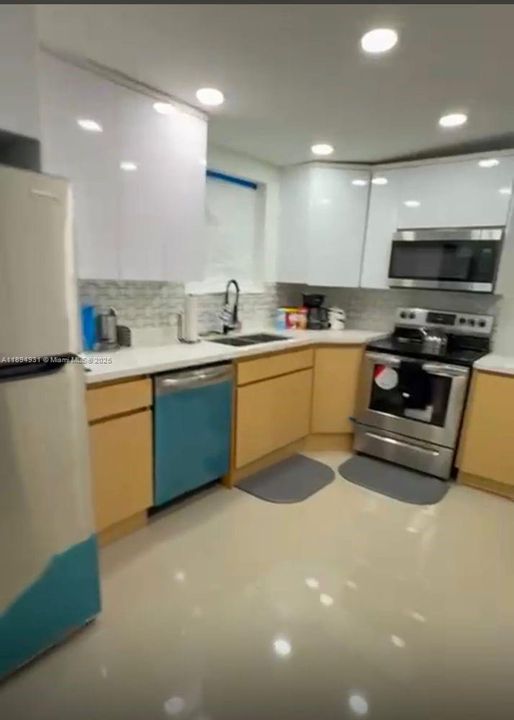 Recently Rented: $4,500 (3 beds, 2 baths, 2015 Square Feet)