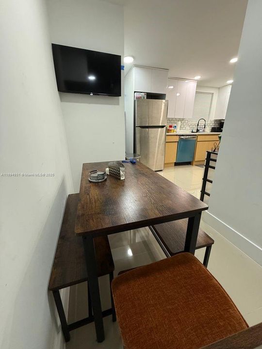 Recently Rented: $4,500 (3 beds, 2 baths, 2015 Square Feet)