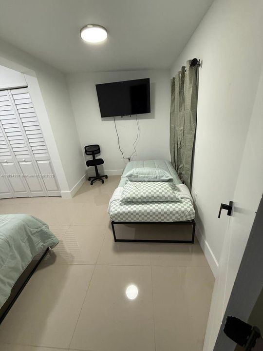 Recently Rented: $4,500 (3 beds, 2 baths, 2015 Square Feet)