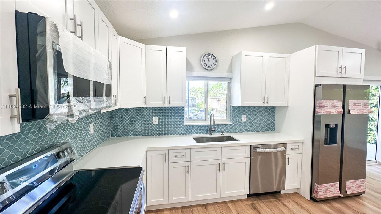 出租: $2,500 (2 贝兹, 1 浴室, 768 平方英尺)