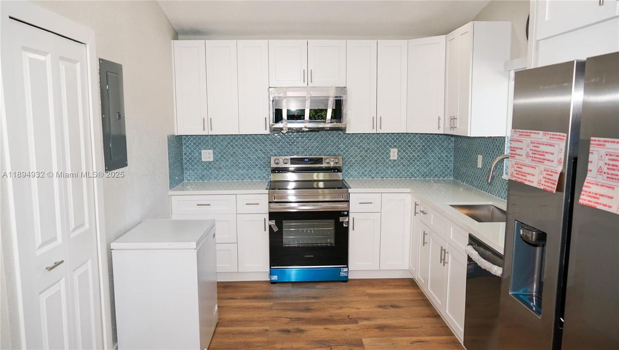 出租: $2,500 (2 贝兹, 1 浴室, 768 平方英尺)