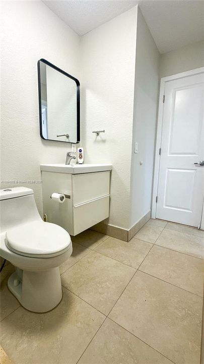 出租: $2,500 (2 贝兹, 1 浴室, 768 平方英尺)