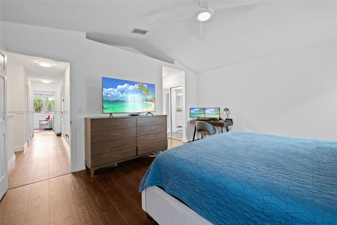 合同活跃: $678,000 (3 贝兹, 3 浴室, 1903 平方英尺)