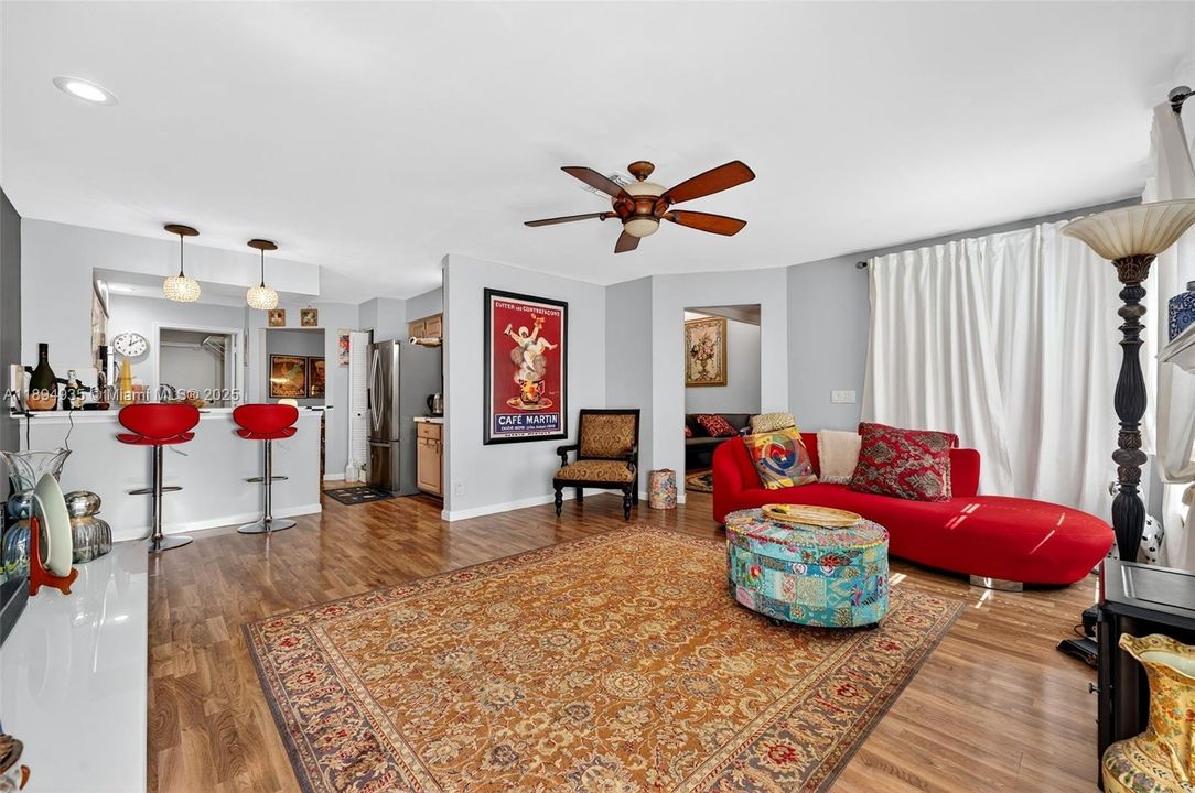 На продажу: $479,000 (4 спален, 2 ванн, 1690 Квадратных фут)