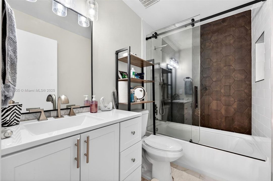 2nd Full bath in Hallway  upstairs