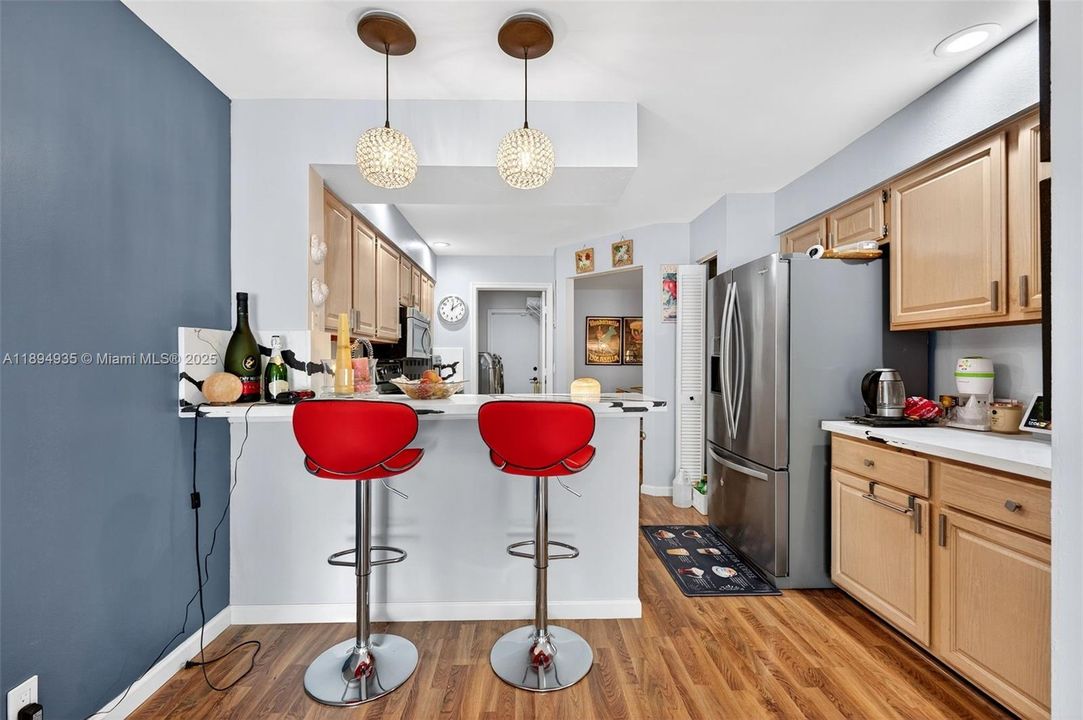 На продажу: $479,000 (4 спален, 2 ванн, 1690 Квадратных фут)