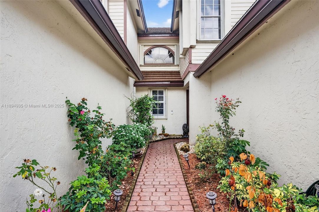 На продажу: $479,000 (4 спален, 2 ванн, 1690 Квадратных фут)