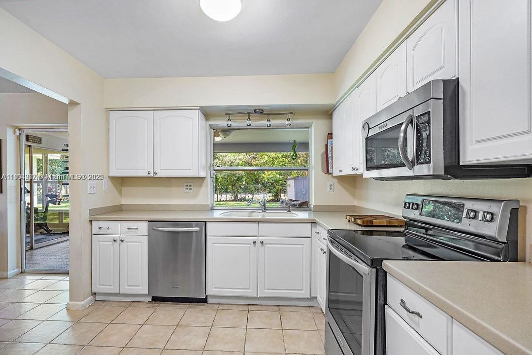 Recently Rented: $4,660 (4 beds, 2 baths, 1973 Square Feet)