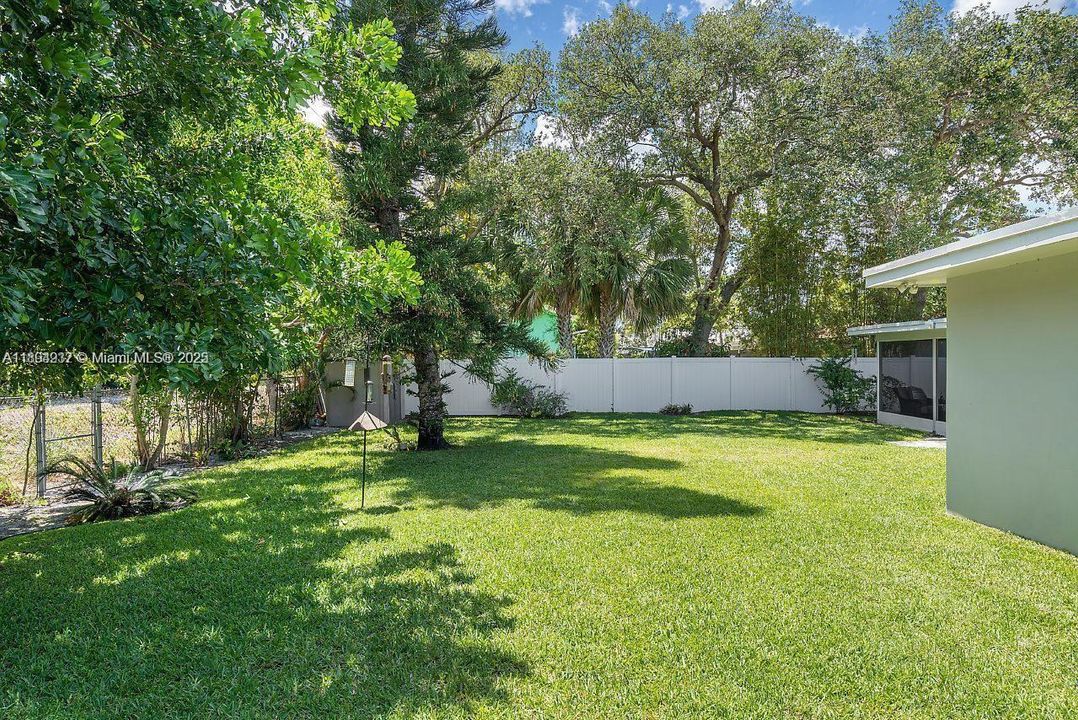 Recently Rented: $4,660 (4 beds, 2 baths, 1973 Square Feet)