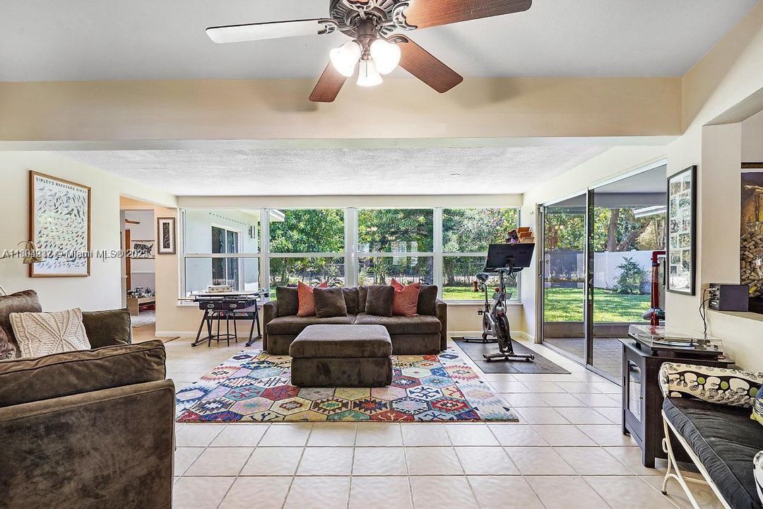 Recently Rented: $4,660 (4 beds, 2 baths, 1973 Square Feet)