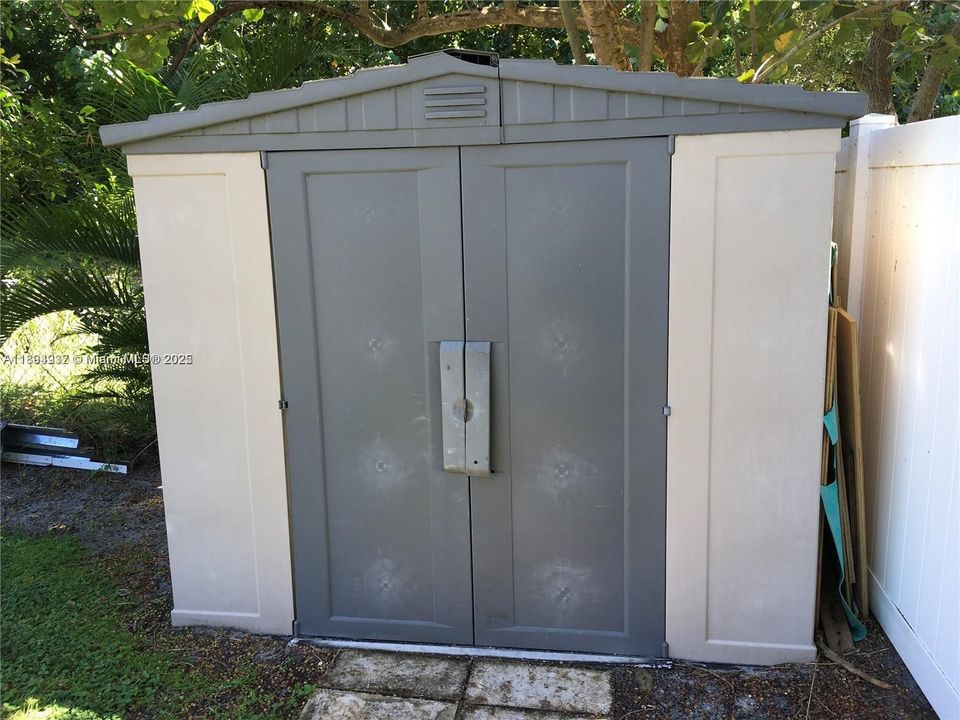 Recently Rented: $4,660 (4 beds, 2 baths, 1973 Square Feet)