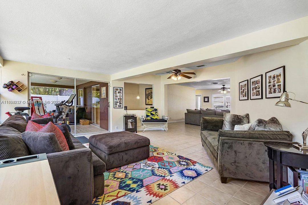 Recently Rented: $4,660 (4 beds, 2 baths, 1973 Square Feet)