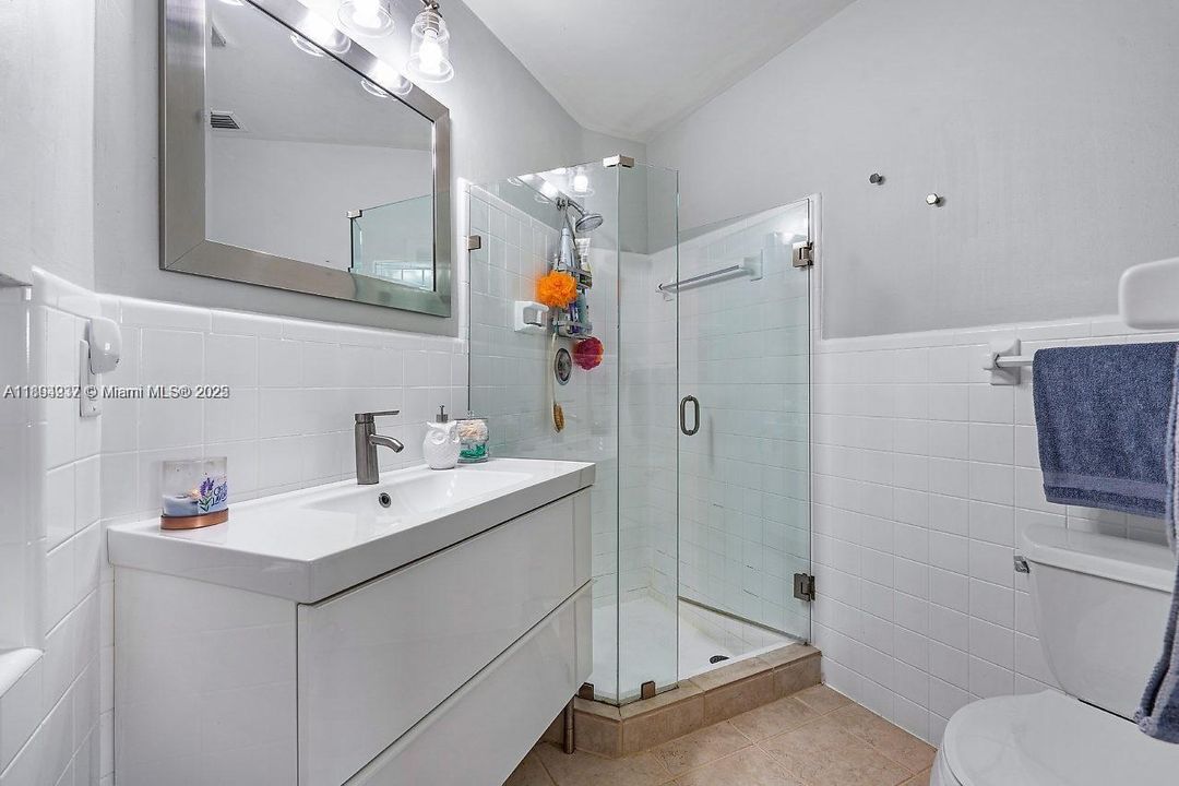 Recently Rented: $4,660 (4 beds, 2 baths, 1973 Square Feet)