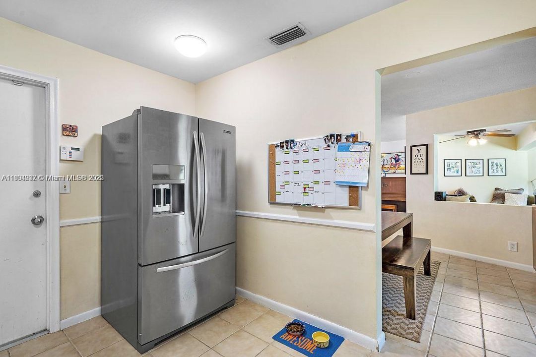 Recently Rented: $4,660 (4 beds, 2 baths, 1973 Square Feet)