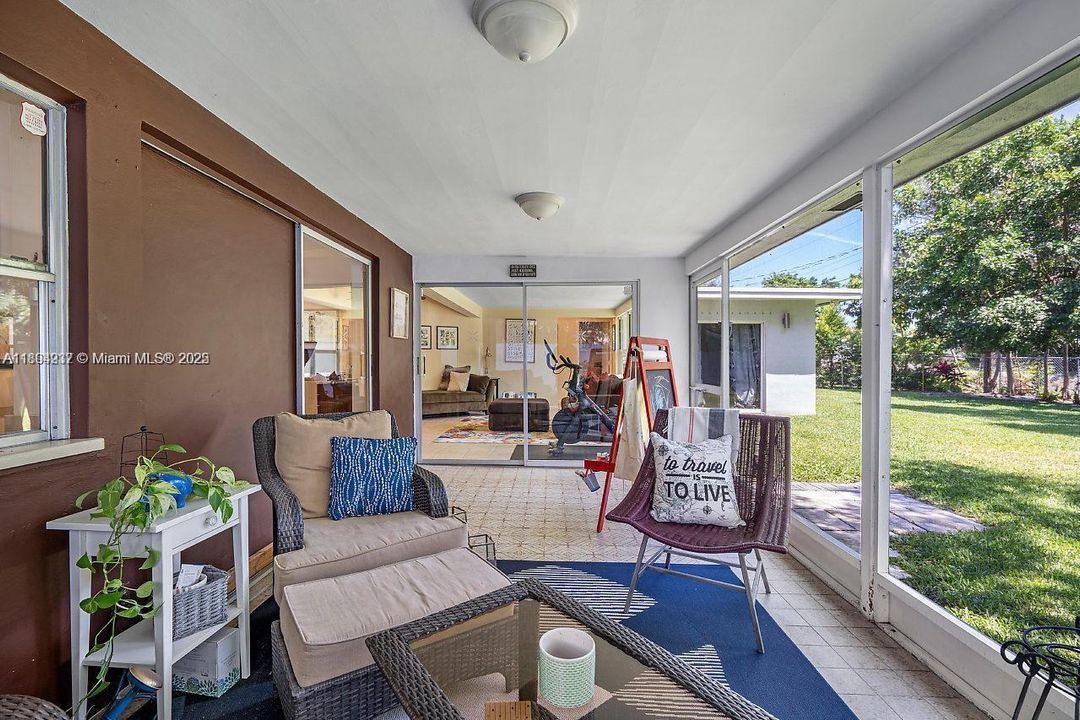 Recently Rented: $4,660 (4 beds, 2 baths, 1973 Square Feet)