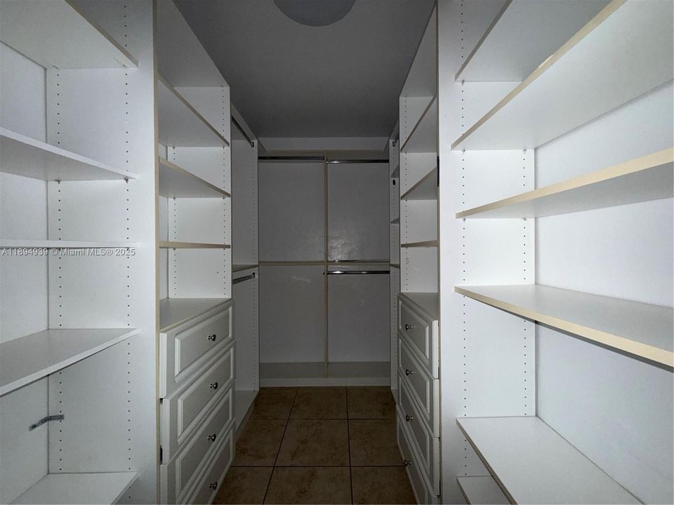 Под контрактом: $300,000 (2 спален, 1 ванн, 1020 Квадратных фут)