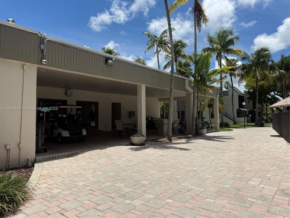 Под контрактом: $300,000 (2 спален, 1 ванн, 1020 Квадратных фут)