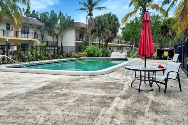 Active With Contract: $115,000 (2 beds, 1 baths, 880 Square Feet)