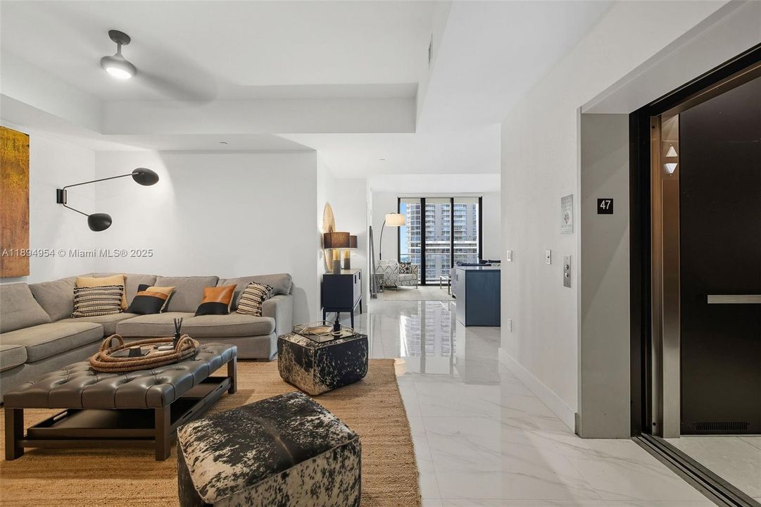 For Sale: $1,290,000 (2 beds, 3 baths, 1325 Square Feet)