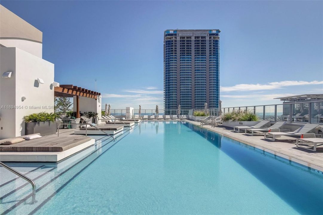 For Sale: $1,290,000 (2 beds, 3 baths, 1325 Square Feet)