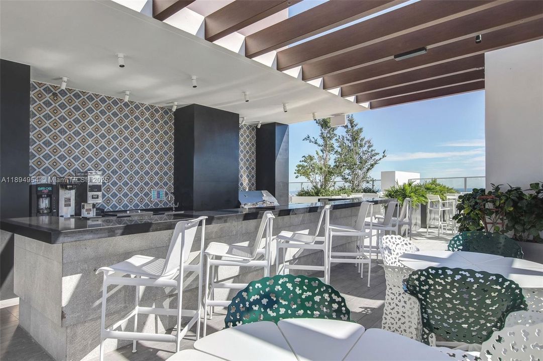 For Sale: $1,290,000 (2 beds, 3 baths, 1325 Square Feet)