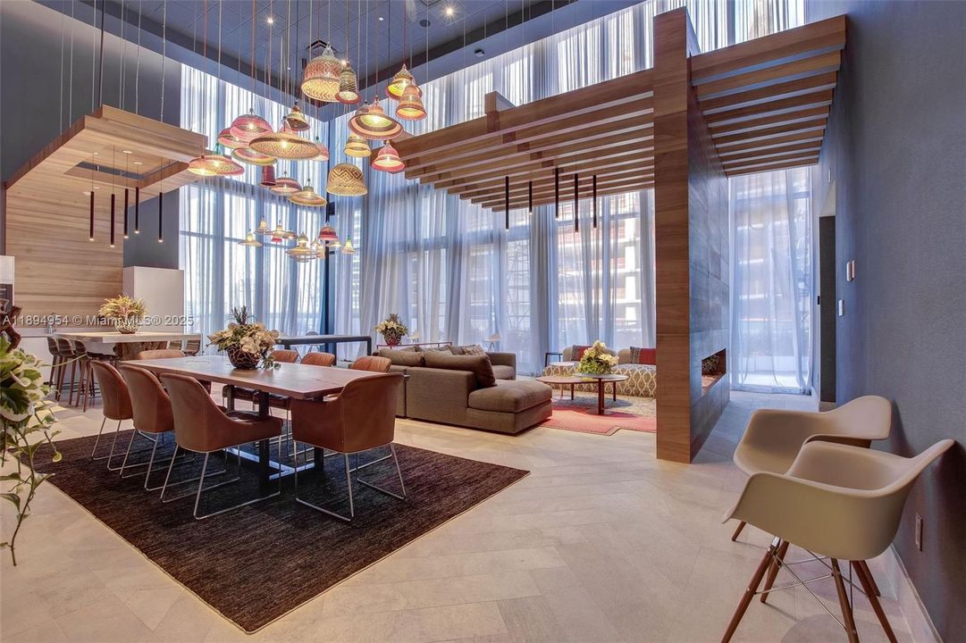 For Sale: $1,290,000 (2 beds, 3 baths, 1325 Square Feet)