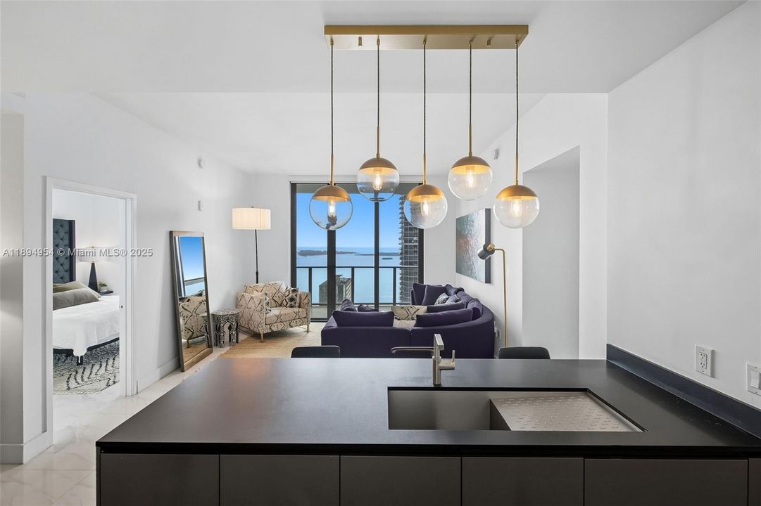 For Sale: $1,290,000 (2 beds, 3 baths, 1325 Square Feet)