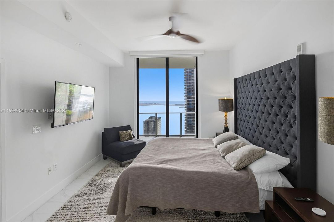 For Sale: $1,290,000 (2 beds, 3 baths, 1325 Square Feet)