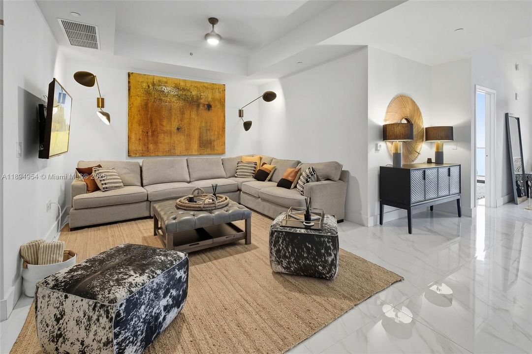 For Sale: $1,290,000 (2 beds, 3 baths, 1325 Square Feet)