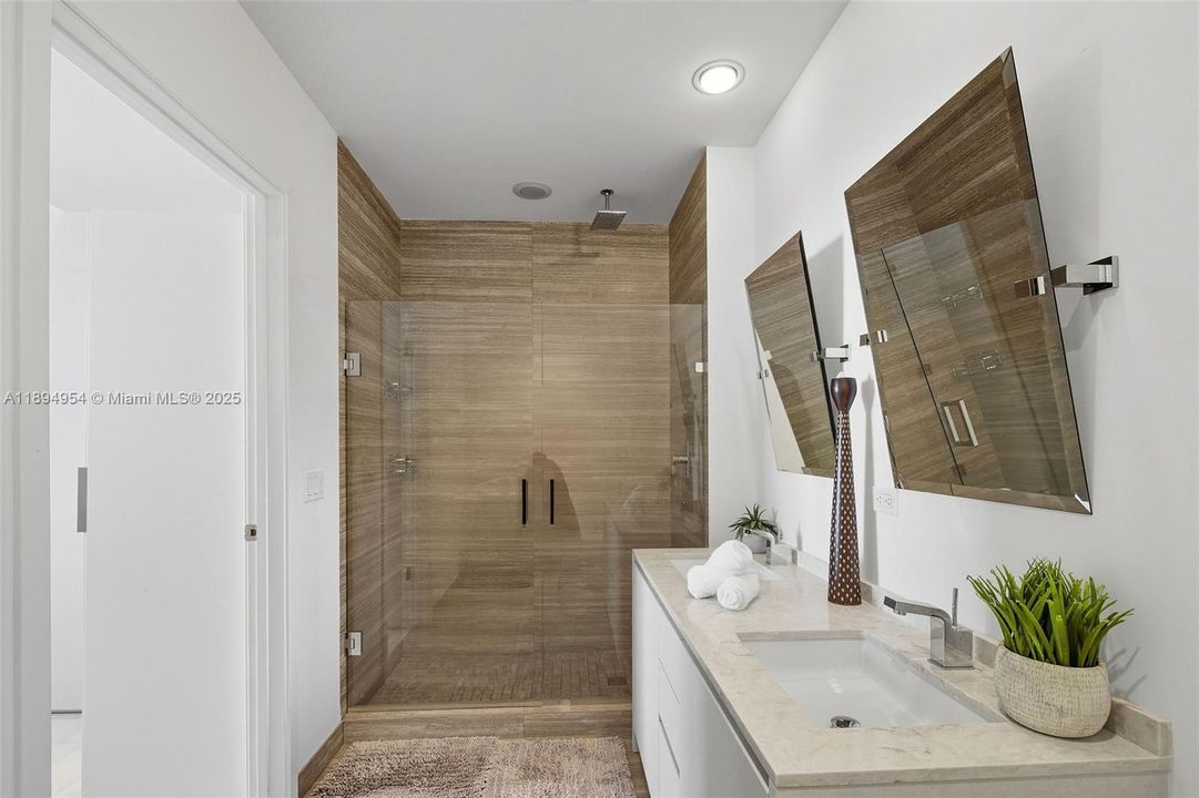 For Sale: $1,290,000 (2 beds, 3 baths, 1325 Square Feet)