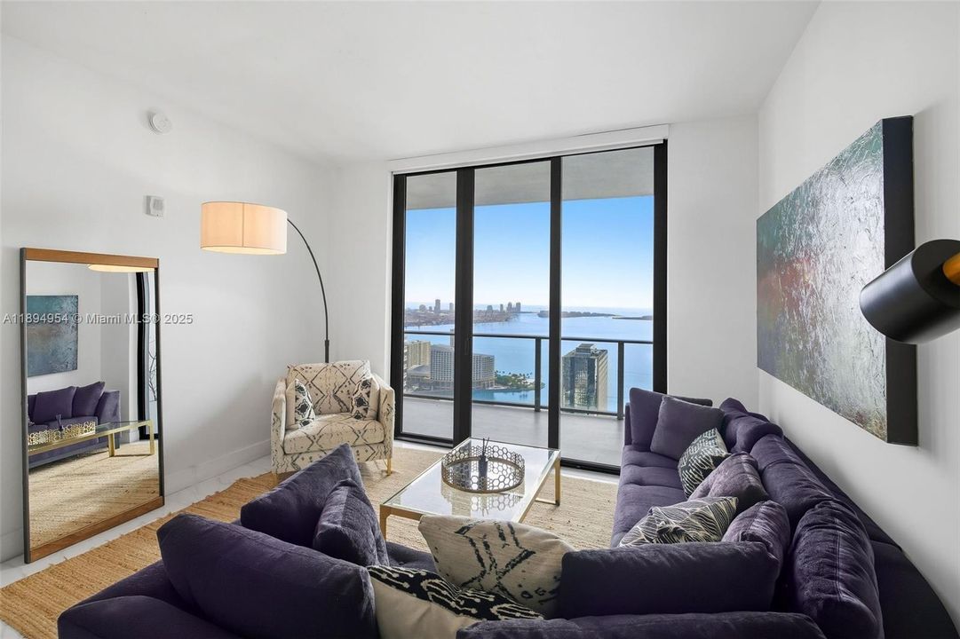 For Sale: $1,290,000 (2 beds, 3 baths, 1325 Square Feet)