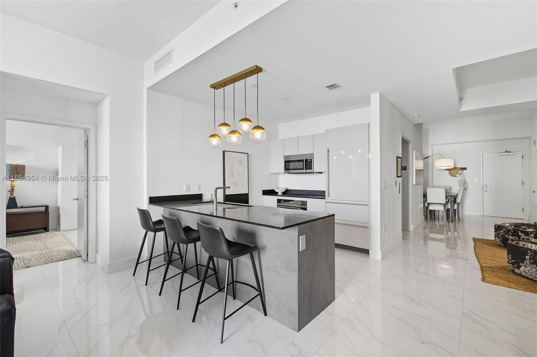 For Sale: $1,290,000 (2 beds, 3 baths, 1325 Square Feet)