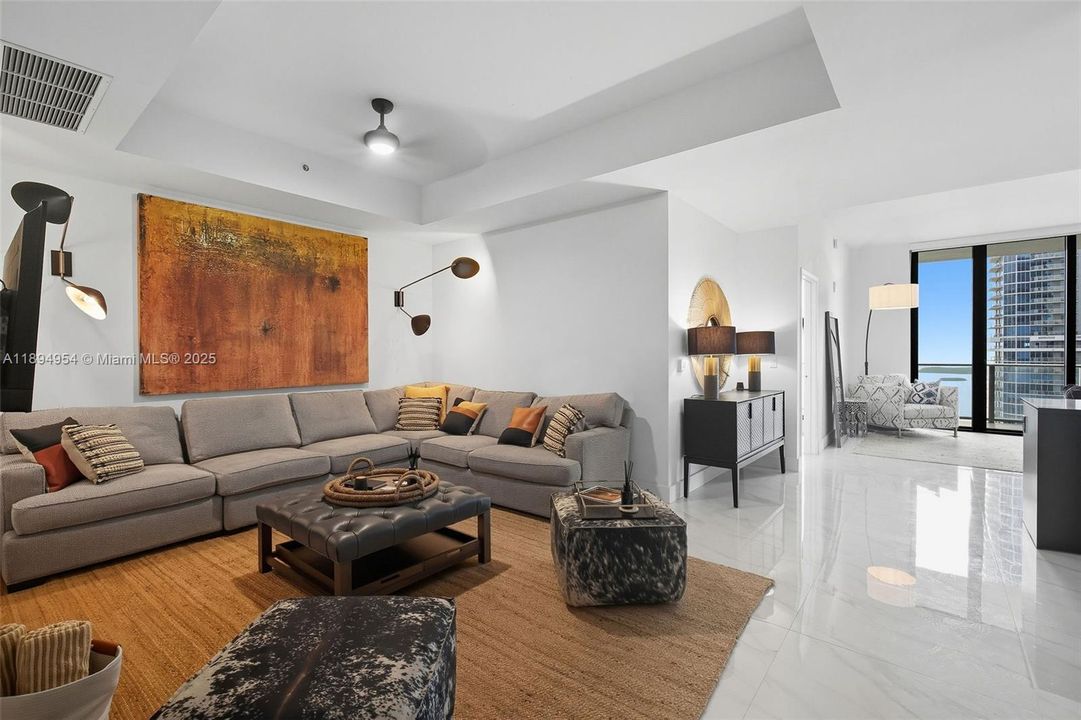 For Sale: $1,290,000 (2 beds, 3 baths, 1325 Square Feet)