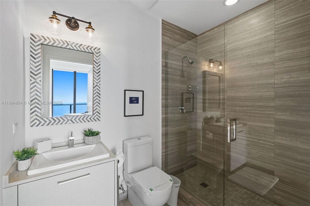 For Sale: $1,290,000 (2 beds, 3 baths, 1325 Square Feet)