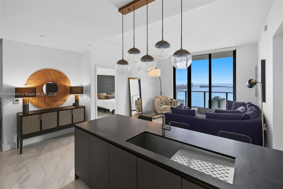 For Sale: $1,290,000 (2 beds, 3 baths, 1325 Square Feet)