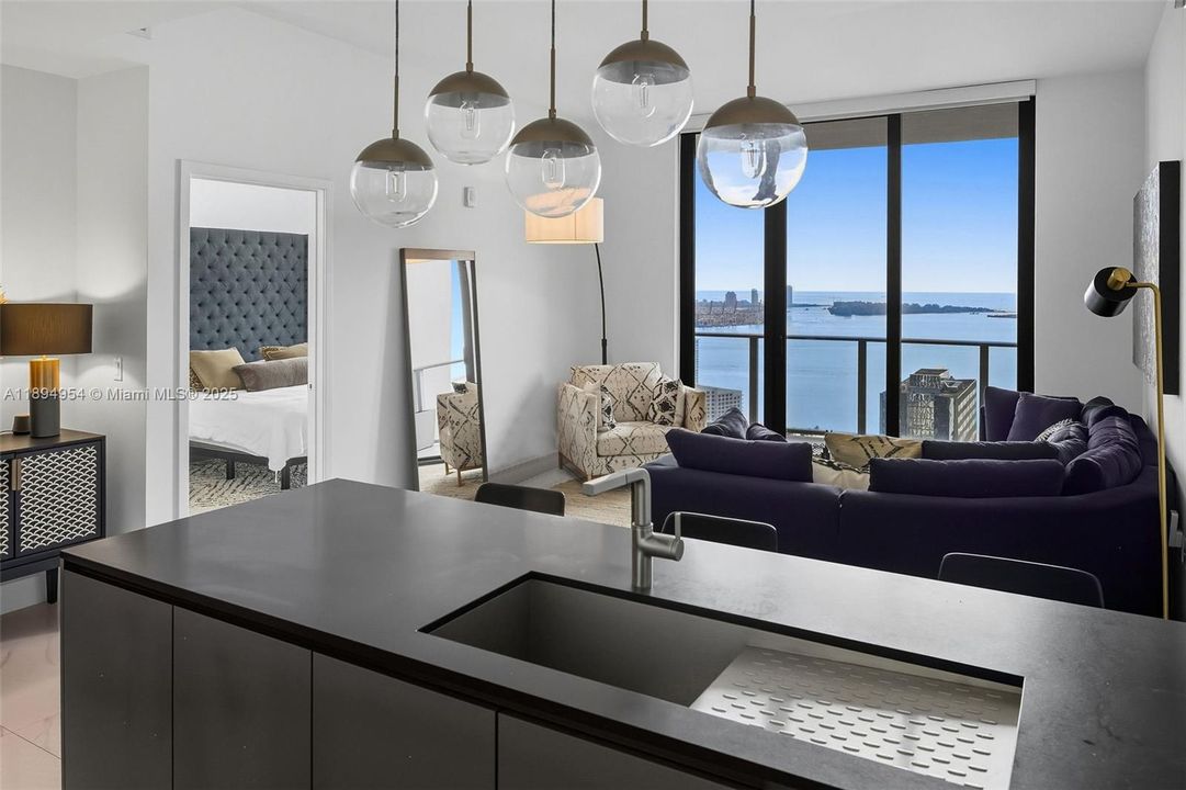 For Sale: $1,290,000 (2 beds, 3 baths, 1325 Square Feet)