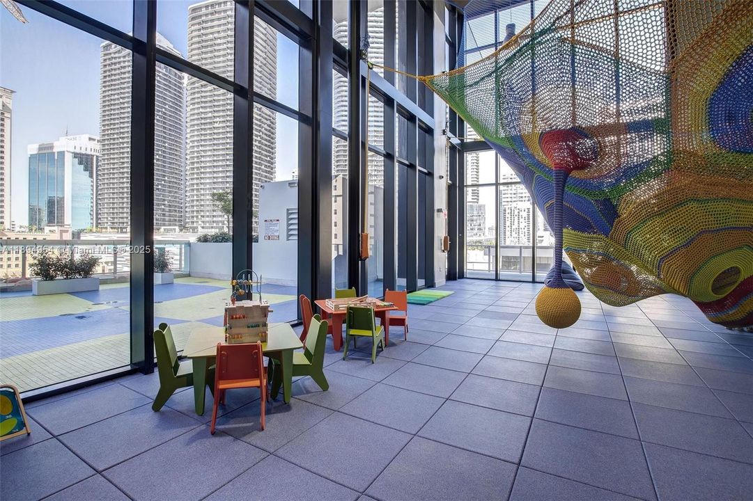 For Sale: $1,290,000 (2 beds, 3 baths, 1325 Square Feet)