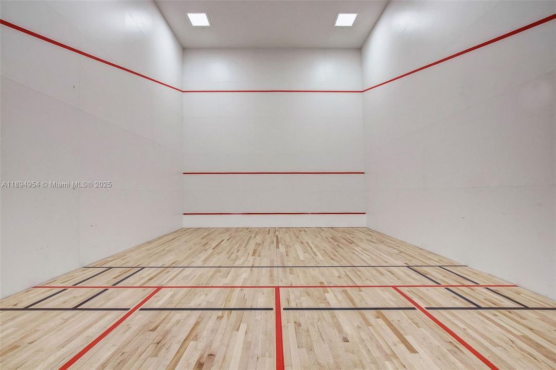 For Sale: $1,290,000 (2 beds, 3 baths, 1325 Square Feet)